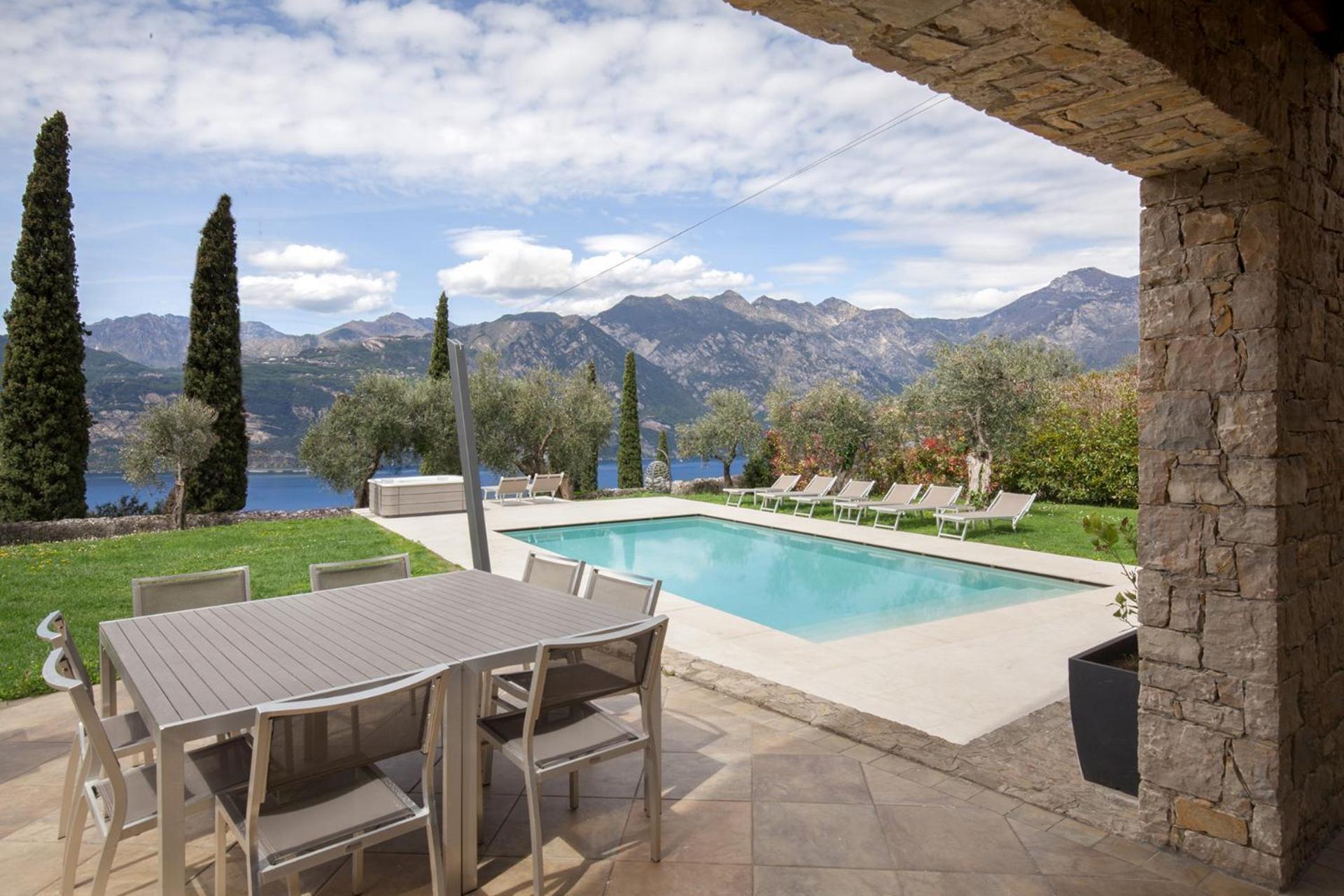 Villa Cipressi - Luxuri Lounge - Malcesine Exterior photo